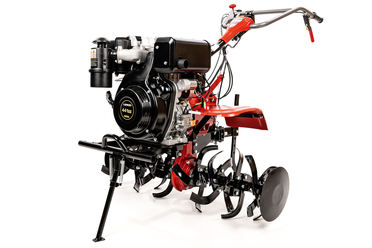 Loncin L103D1 mullafrees, diiselmootor LCD186F, 441 cm3, 2 edasikäiku, 1 tagasikäik, töölaius 103 cm, 4+4 töönuga, 96 kg, rattad kaasas